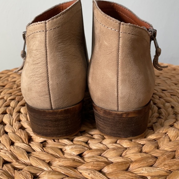 Lucky Brand tan suede ankle bootie - size 9 - Picture 4 of 9